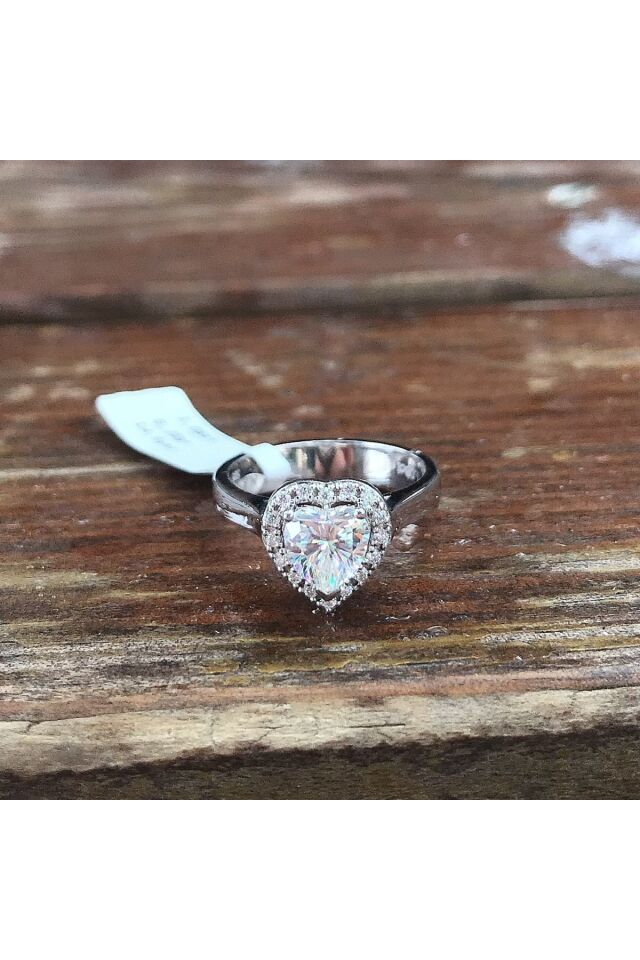 Kalp Kesim Mozanit 1,06 Ct Tektaş Yüzük