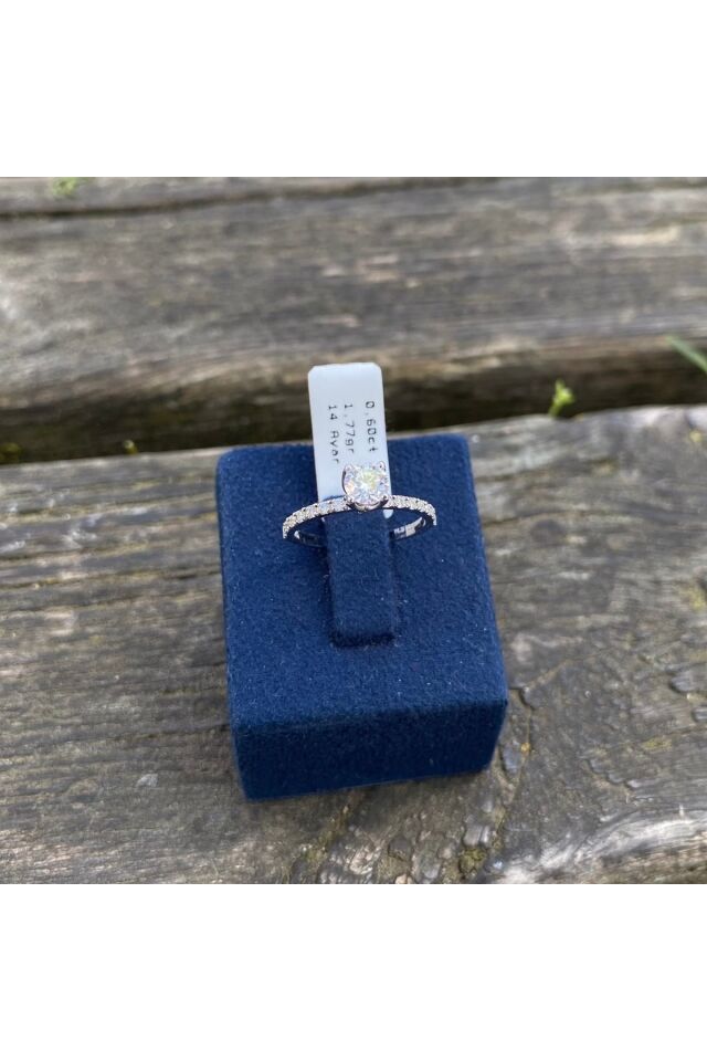 0.60 karat 14ayar mozanit tektaş