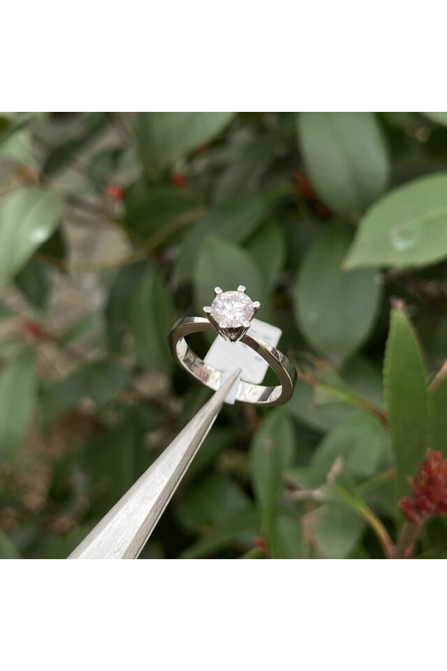 0.60ct Tektaş Mozanit Yüzük