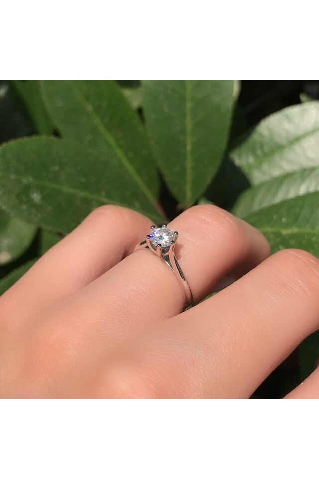 0.60 Karat Mozanit Tektaş Yüzük